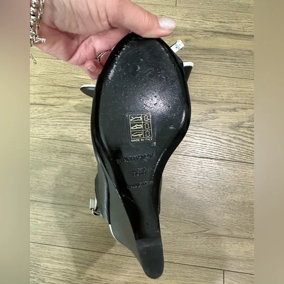 Balenciaga womens size 38.5 Leather Glove wedge sandals